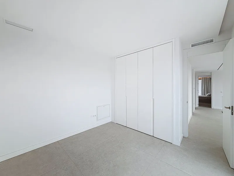Brand-new contemporary villa in a prime location in Fuengirola, just a few metres from Higuerón Sport Club and only 1.5 km from Carvajal Beach.