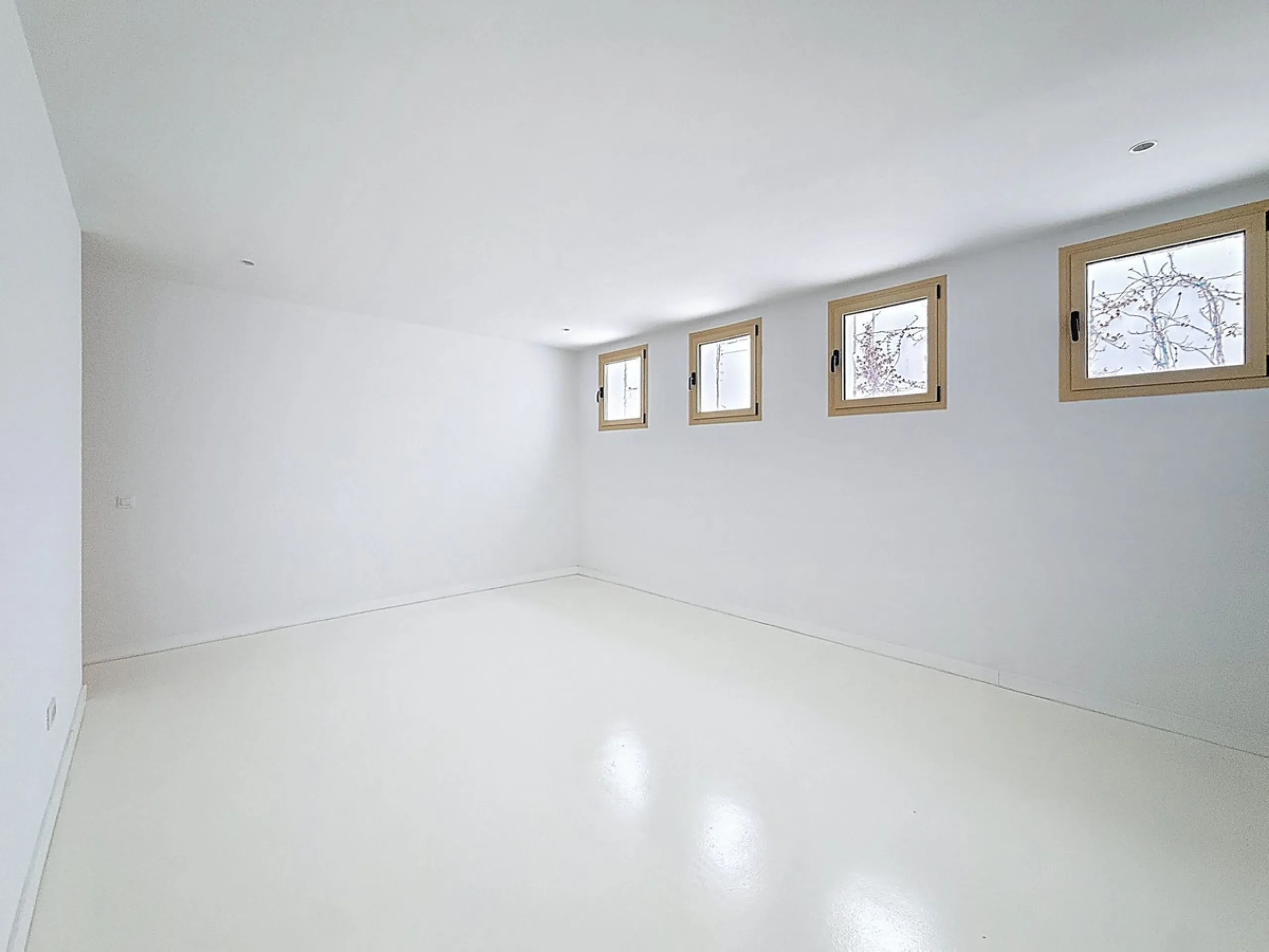 Brand-new contemporary villa in a prime location in Fuengirola, just a few metres from Higuerón Sport Club and only 1.5 km from Carvajal Beach.
