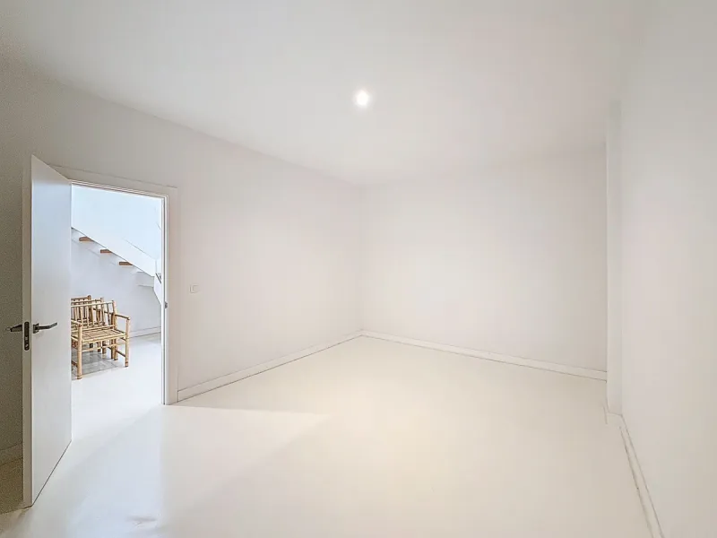 Brand-new contemporary villa in a prime location in Fuengirola, just a few metres from Higuerón Sport Club and only 1.5 km from Carvajal Beach.