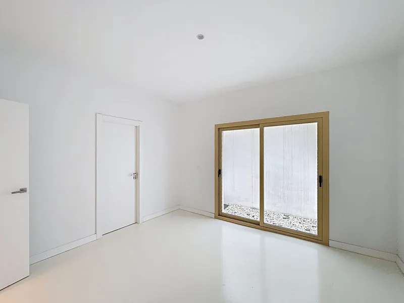 Brand-new contemporary villa in a prime location in Fuengirola, just a few metres from Higuerón Sport Club and only 1.5 km from Carvajal Beach.