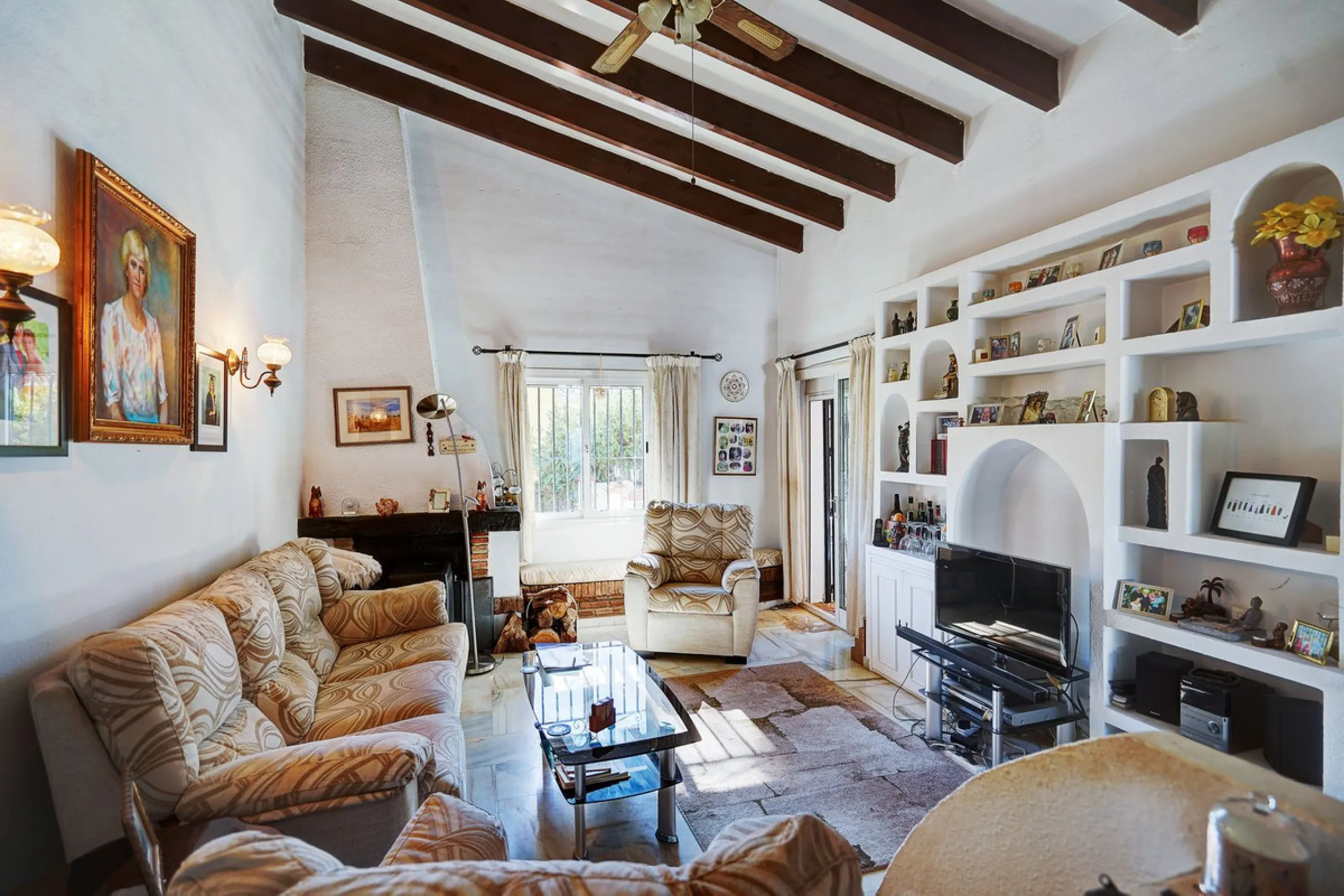 House - Detached Villa в продаже в Mijas, Málaga. В доме 3 спален и 2 ванных комнат. Площадь дома 131 м². Площадь участка 600 м²