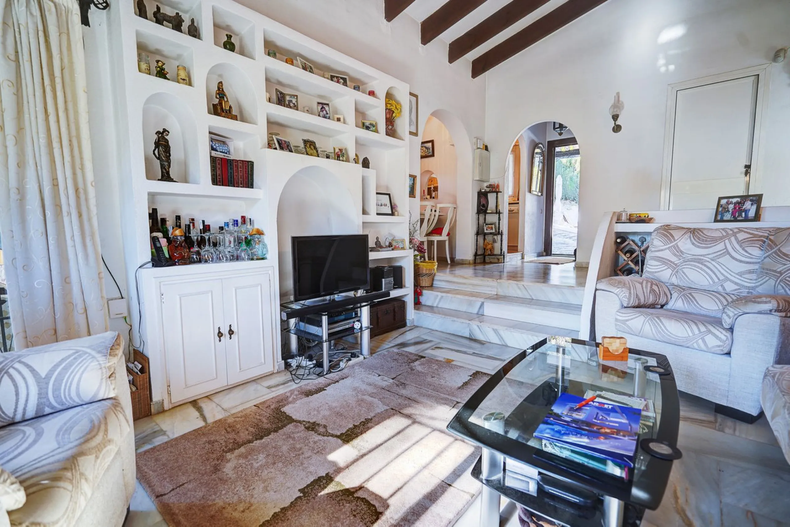 House - Detached Villa в продаже в Mijas, Málaga. В доме 3 спален и 2 ванных комнат. Площадь дома 131 м². Площадь участка 600 м²