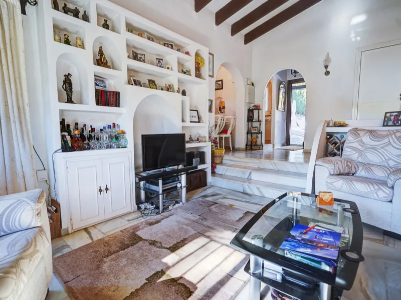 House - Detached Villa в продаже в Mijas, Málaga. В доме 3 спален и 2 ванных комнат. Площадь дома 131 м². Площадь участка 600 м²