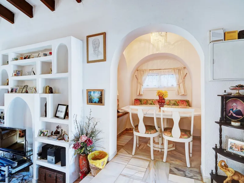 House - Detached Villa в продаже в Mijas, Málaga. В доме 3 спален и 2 ванных комнат. Площадь дома 131 м². Площадь участка 600 м²