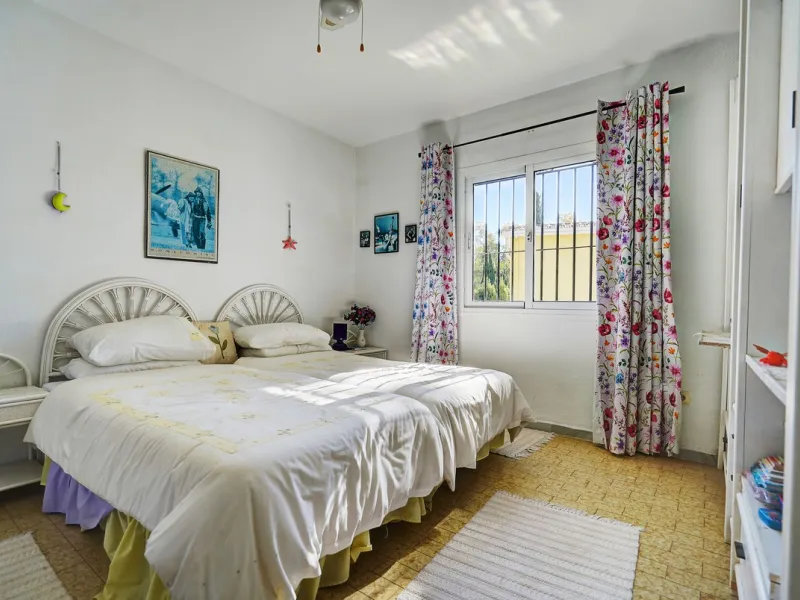 House - Detached Villa в продаже в Mijas, Málaga. В доме 3 спален и 2 ванных комнат. Площадь дома 131 м². Площадь участка 600 м²