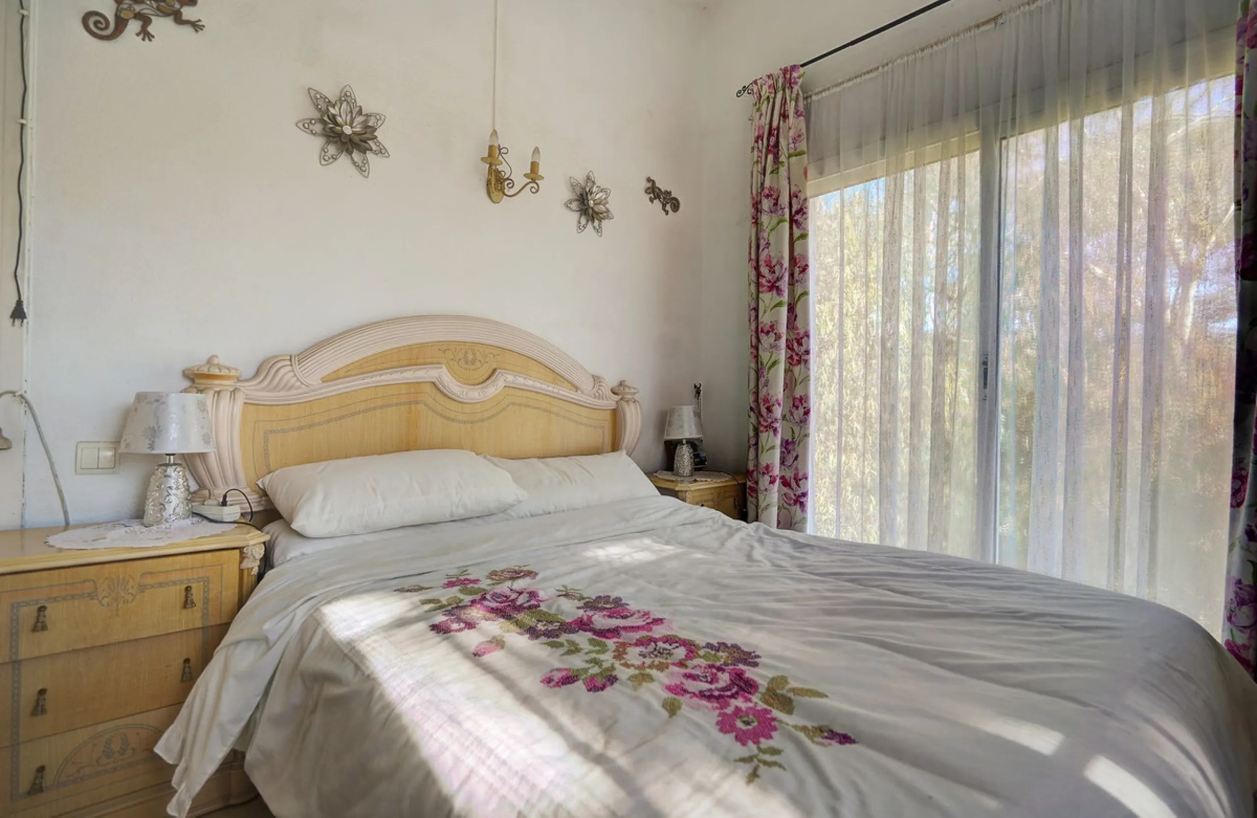 House - Detached Villa в продаже в Mijas, Málaga. В доме 3 спален и 2 ванных комнат. Площадь дома 131 м². Площадь участка 600 м²