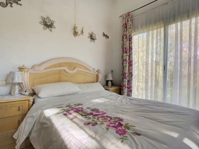 House - Detached Villa в продаже в Mijas, Málaga. В доме 3 спален и 2 ванных комнат. Площадь дома 131 м². Площадь участка 600 м²