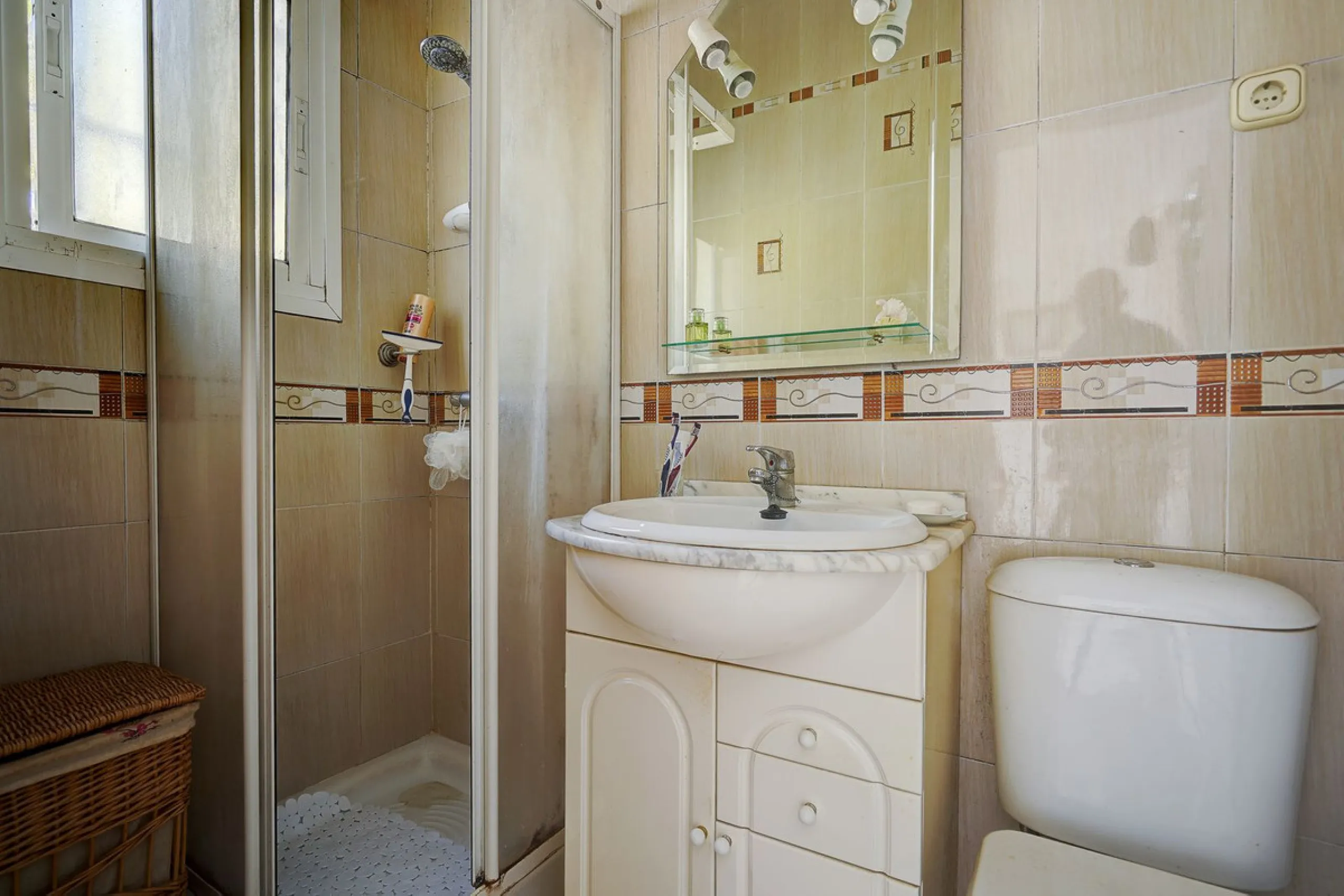 House - Detached Villa в продаже в Mijas, Málaga. В доме 3 спален и 2 ванных комнат. Площадь дома 131 м². Площадь участка 600 м²