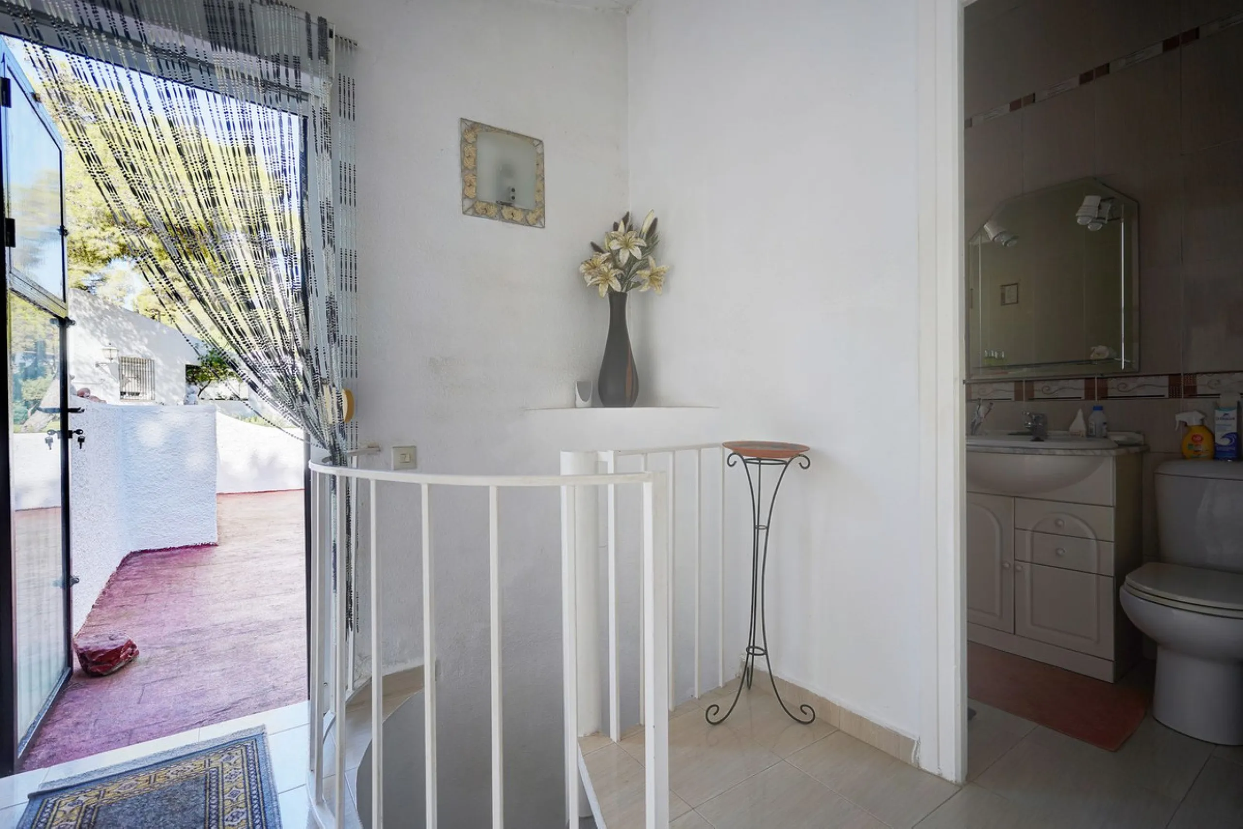House - Detached Villa в продаже в Mijas, Málaga. В доме 3 спален и 2 ванных комнат. Площадь дома 131 м². Площадь участка 600 м²