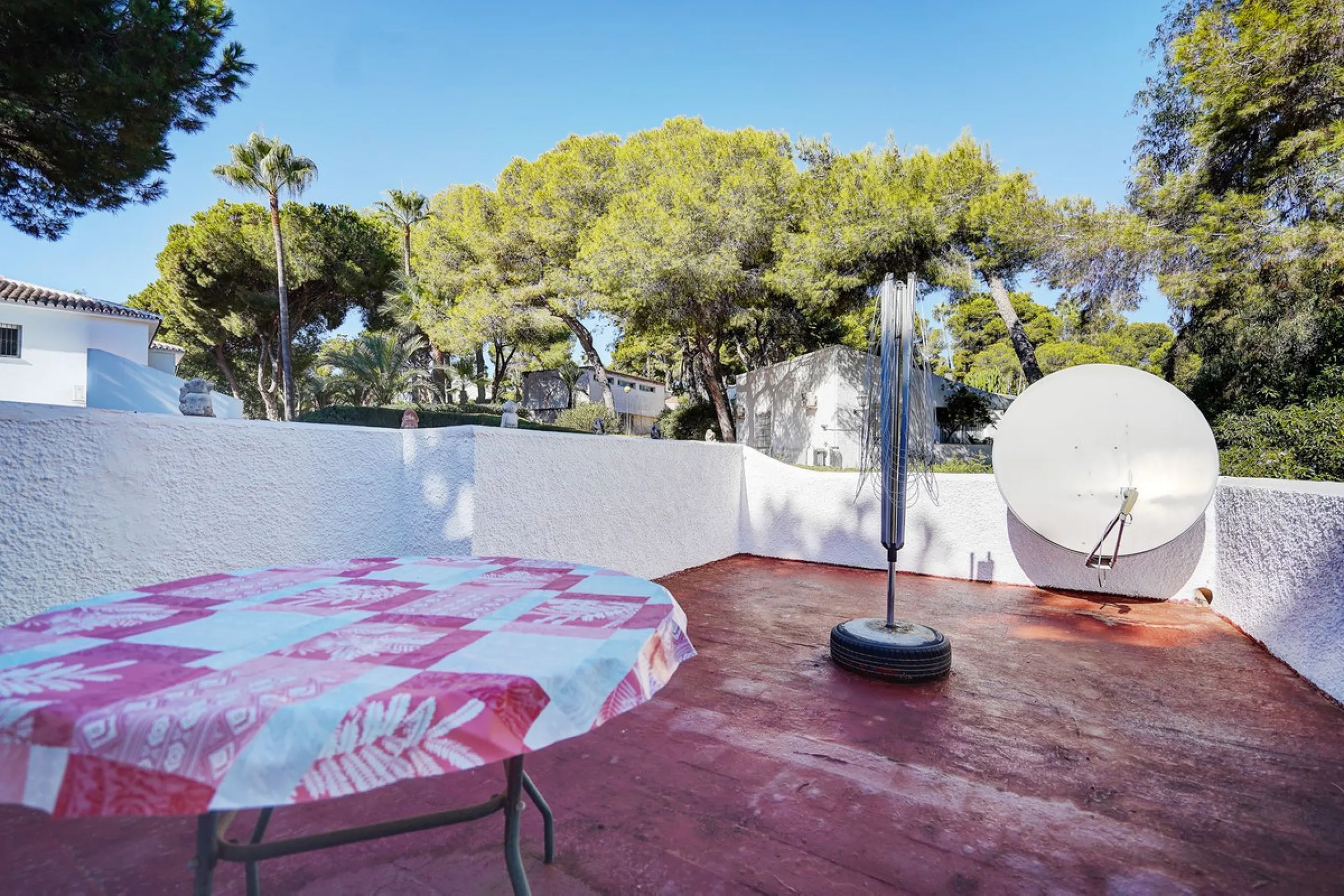 House - Detached Villa в продаже в Mijas, Málaga. В доме 3 спален и 2 ванных комнат. Площадь дома 131 м². Площадь участка 600 м²