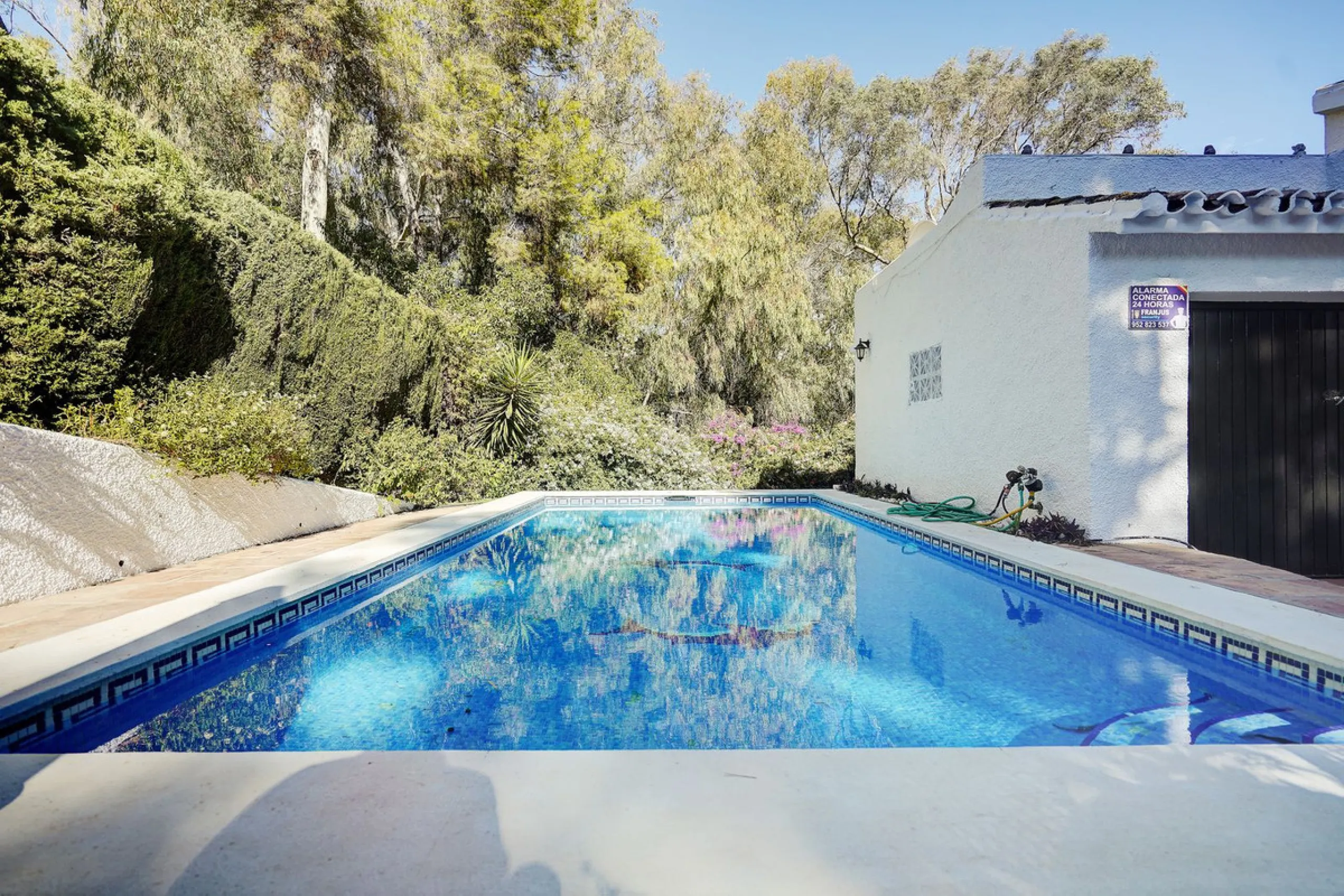 House - Detached Villa в продаже в Mijas, Málaga. В доме 3 спален и 2 ванных комнат. Площадь дома 131 м². Площадь участка 600 м²