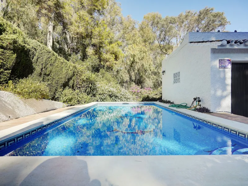 House - Detached Villa в продаже в Mijas, Málaga. В доме 3 спален и 2 ванных комнат. Площадь дома 131 м². Площадь участка 600 м²