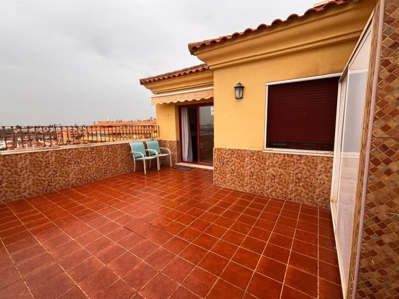Opportunity! Penthouse with large terrace and panoramic views from east to west in Fuengirola!