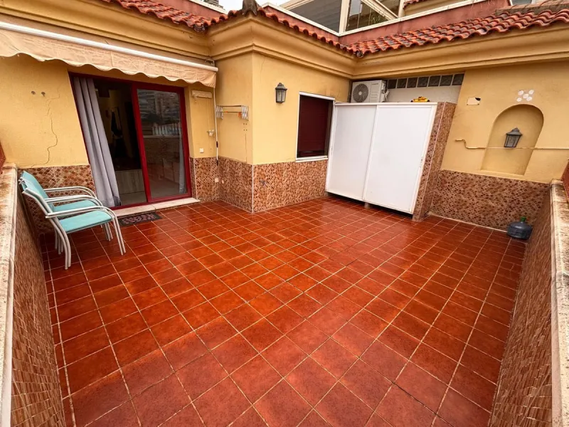 Opportunity! Penthouse with large terrace and panoramic views from east to west in Fuengirola!