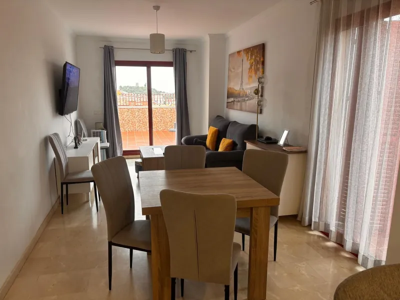 Opportunity! Penthouse with large terrace and panoramic views from east to west in Fuengirola!