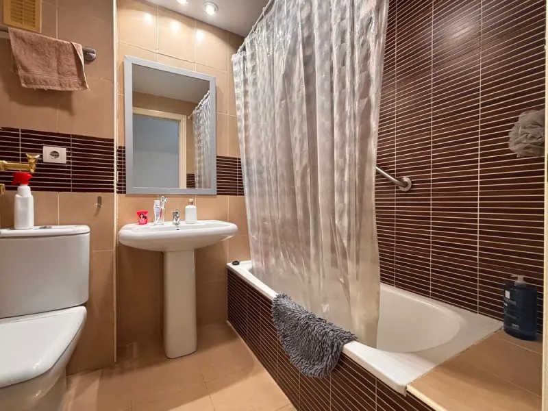 Opportunity! Penthouse with large terrace and panoramic views from east to west in Fuengirola!