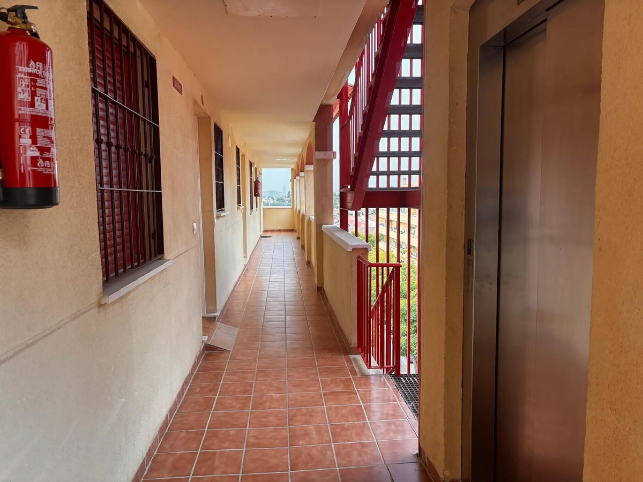 Opportunity! Penthouse with large terrace and panoramic views from east to west in Fuengirola!