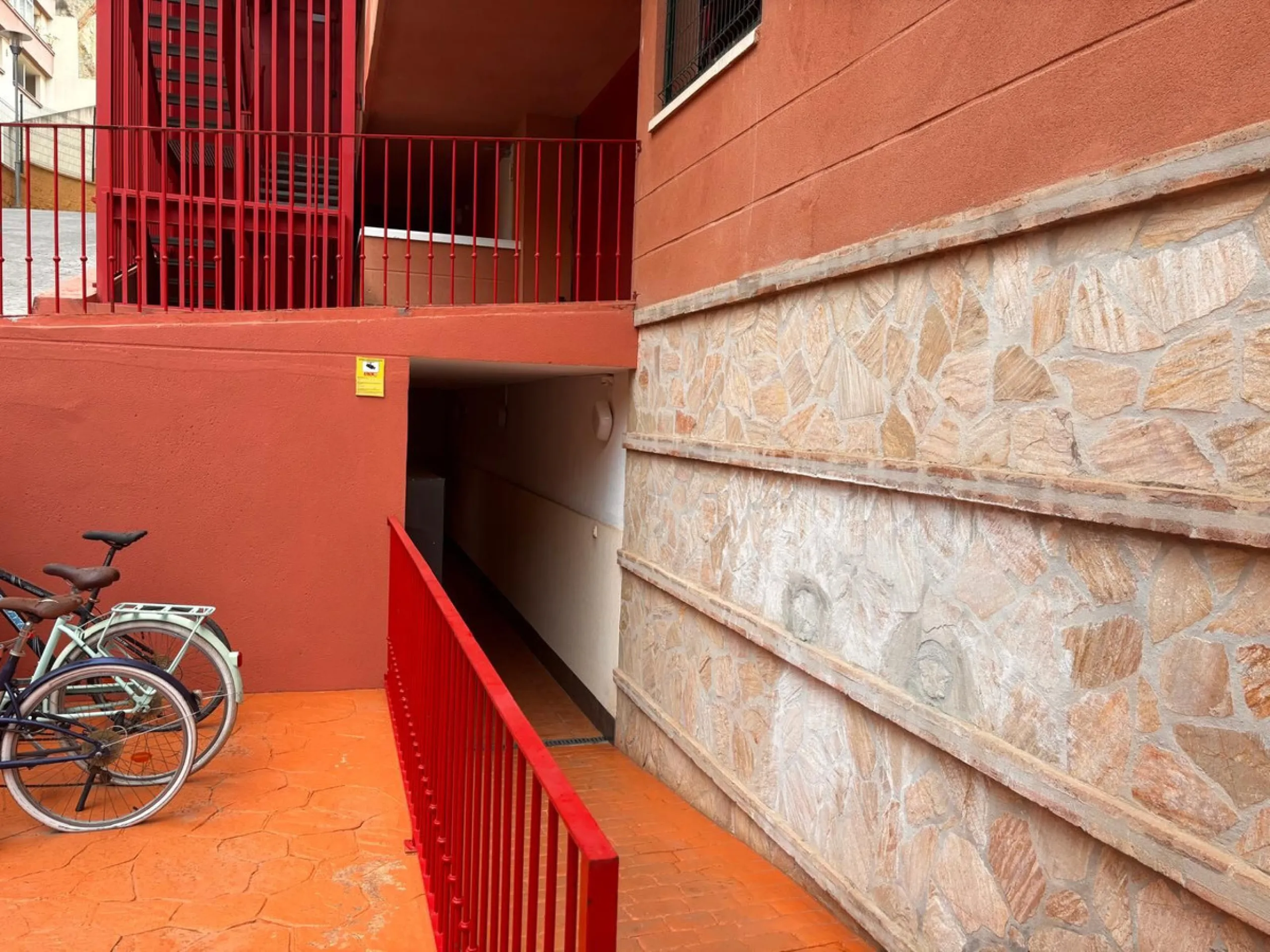 Opportunity! Penthouse with large terrace and panoramic views from east to west in Fuengirola!