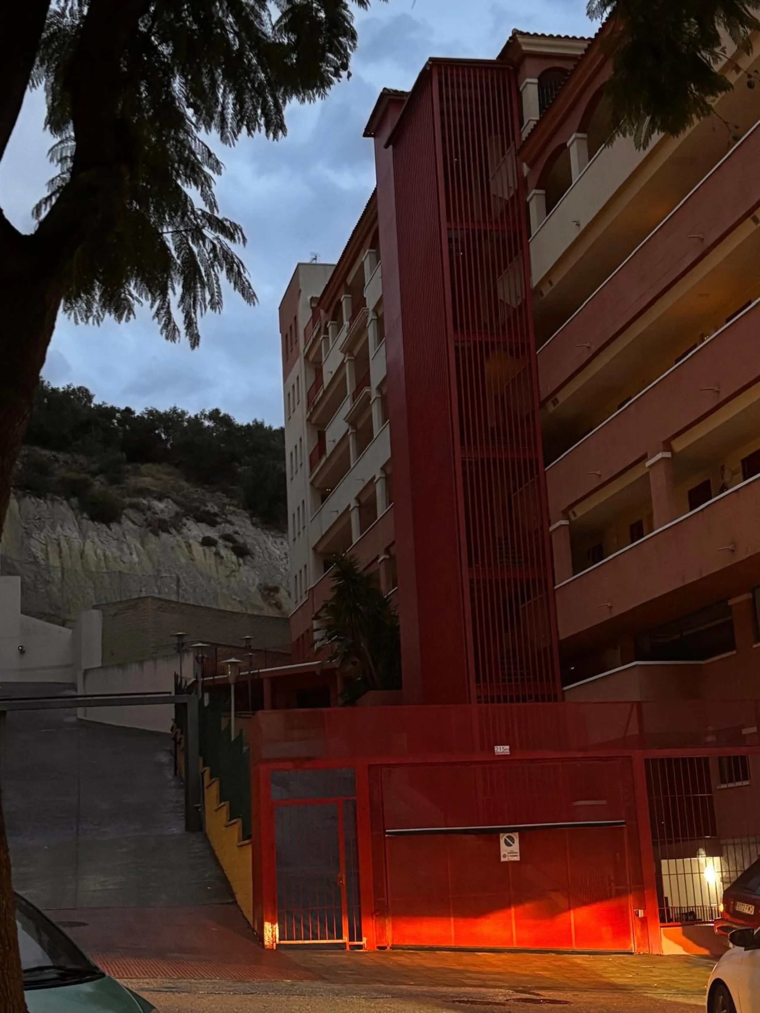 Opportunity! Penthouse with large terrace and panoramic views from east to west in Fuengirola!