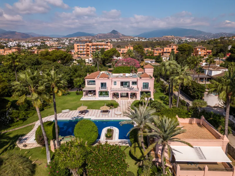 Großzügiges Privatanwesen mit Gästehäusern in Paraíso Barronal, Estepona