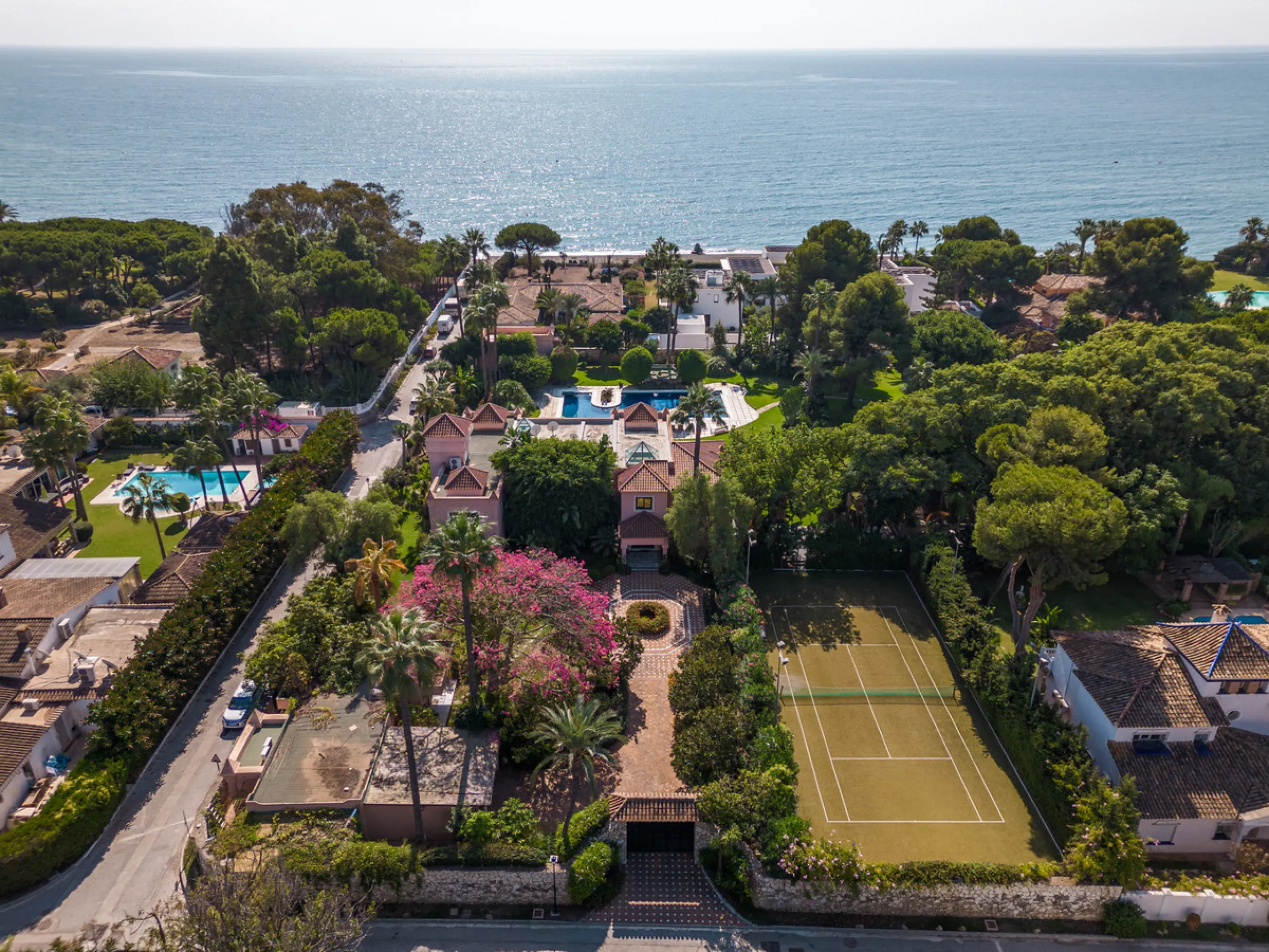 Großzügiges Privatanwesen mit Gästehäusern in Paraíso Barronal, Estepona