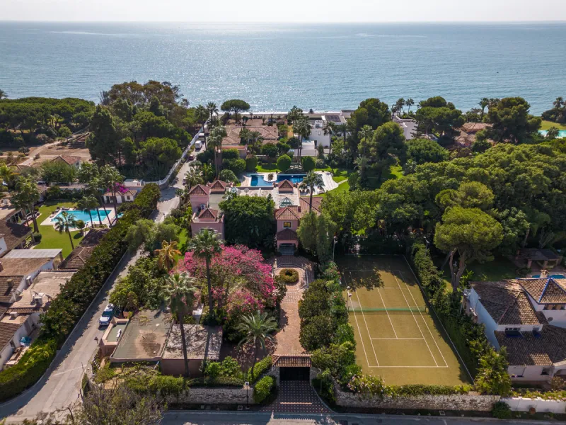 Großzügiges Privatanwesen mit Gästehäusern in Paraíso Barronal, Estepona