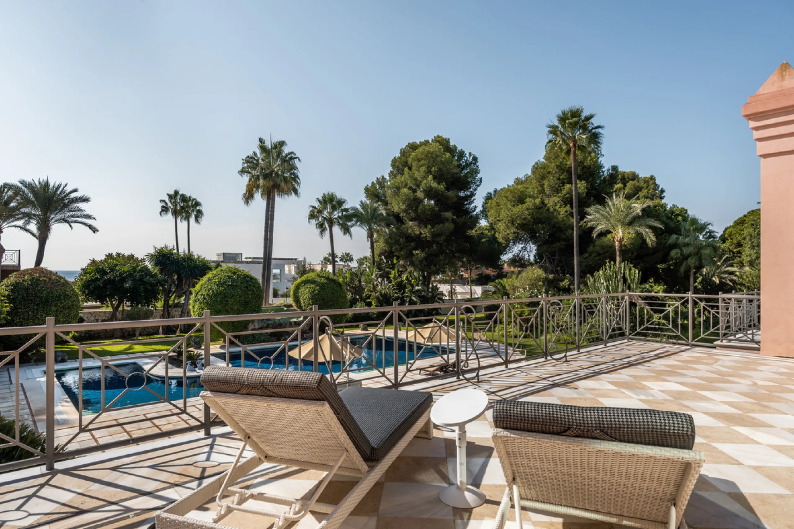 Großzügiges Privatanwesen mit Gästehäusern in Paraíso Barronal, Estepona