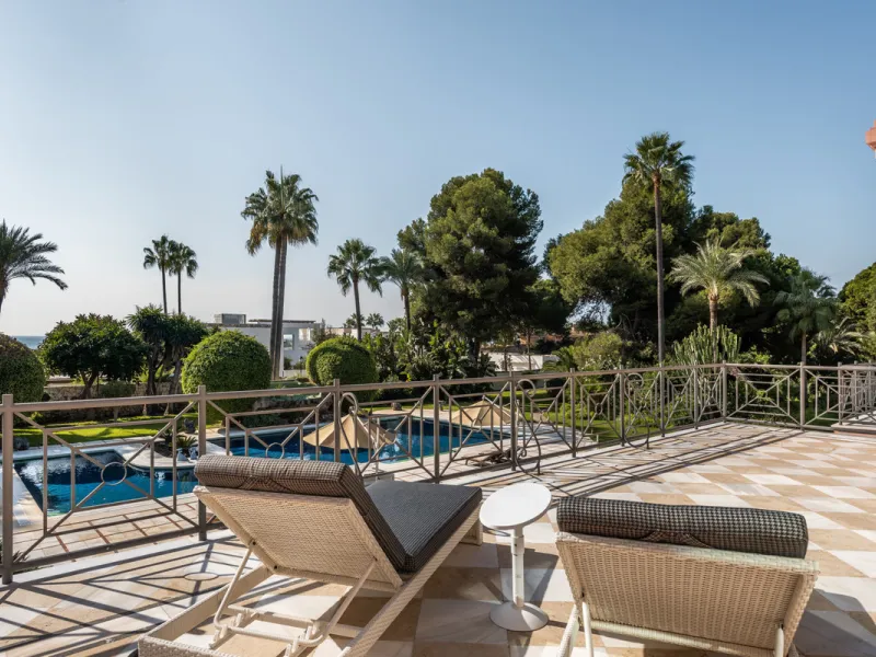 Großzügiges Privatanwesen mit Gästehäusern in Paraíso Barronal, Estepona