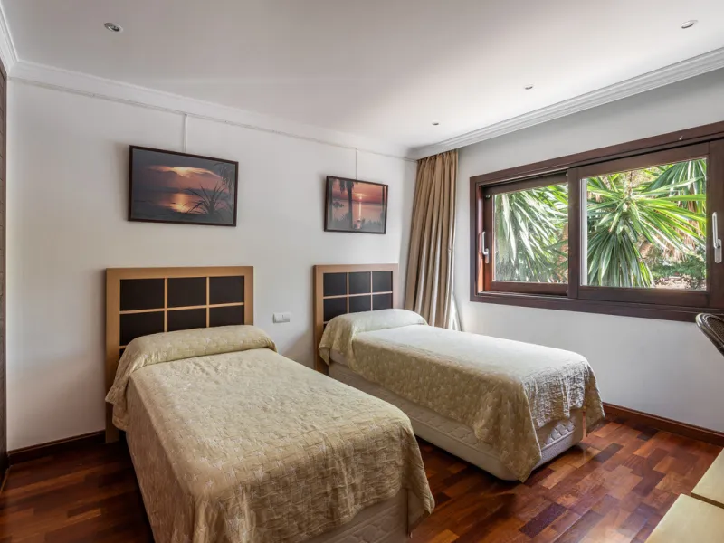 Großzügiges Privatanwesen mit Gästehäusern in Paraíso Barronal, Estepona