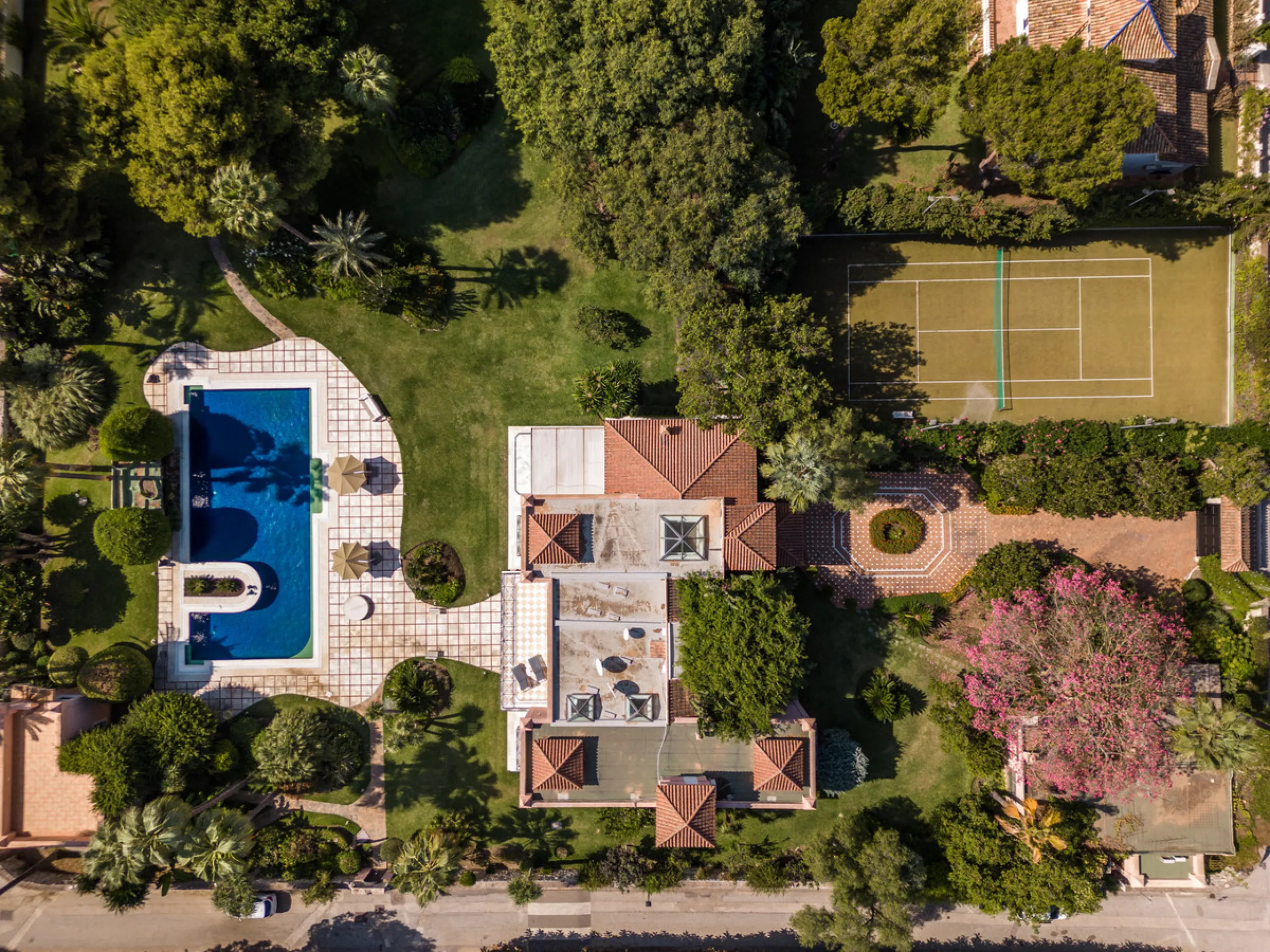 Großzügiges Privatanwesen mit Gästehäusern in Paraíso Barronal, Estepona