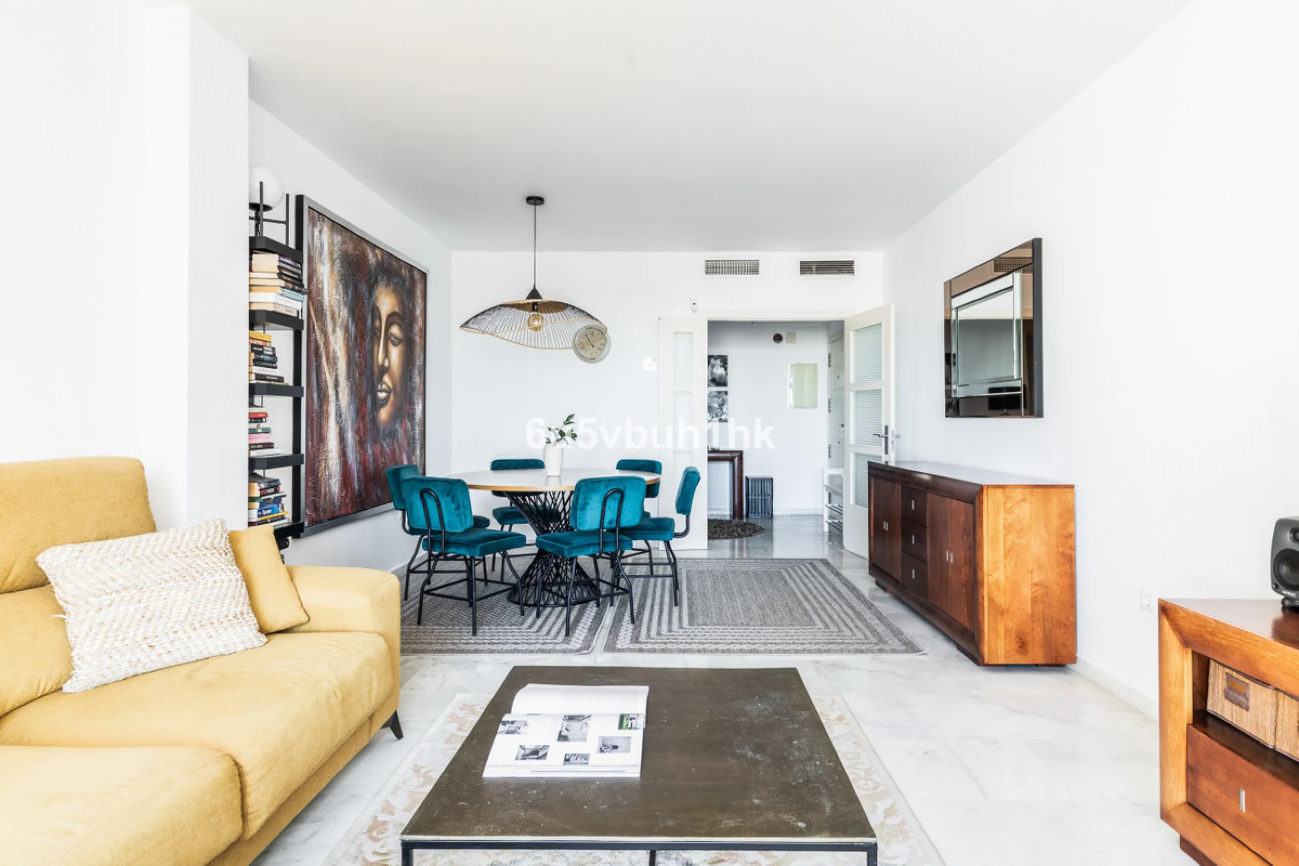 Set in the prestigious Torrequebrada area of Benalmádena, this refined penthouse offers an exceptional combination of elegance, privacy and an unrivalled coastal lifestyle, just moments from the Mediterranean.