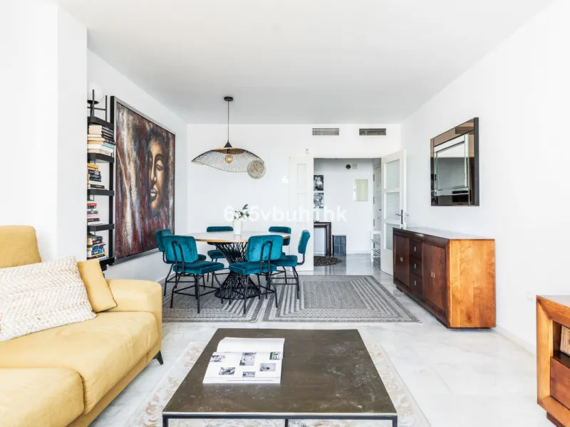 Set in the prestigious Torrequebrada area of Benalmádena, this refined penthouse offers an exceptional combination of elegance, privacy and an unrivalled coastal lifestyle, just moments from the Mediterranean.