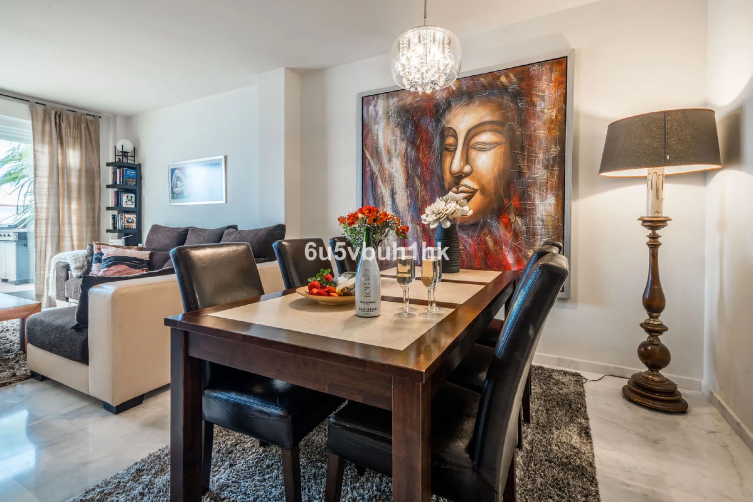 Set in the prestigious Torrequebrada area of Benalmádena, this refined penthouse offers an exceptional combination of elegance, privacy and an unrivalled coastal lifestyle, just moments from the Mediterranean.