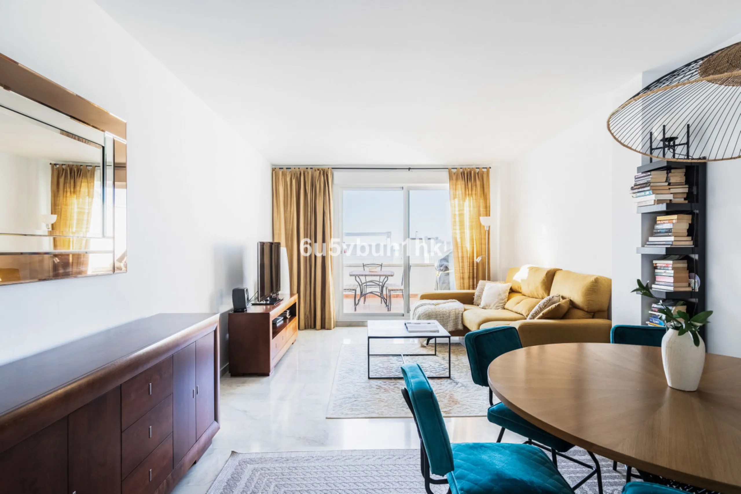 Set in the prestigious Torrequebrada area of Benalmádena, this refined penthouse offers an exceptional combination of elegance, privacy and an unrivalled coastal lifestyle, just moments from the Mediterranean.