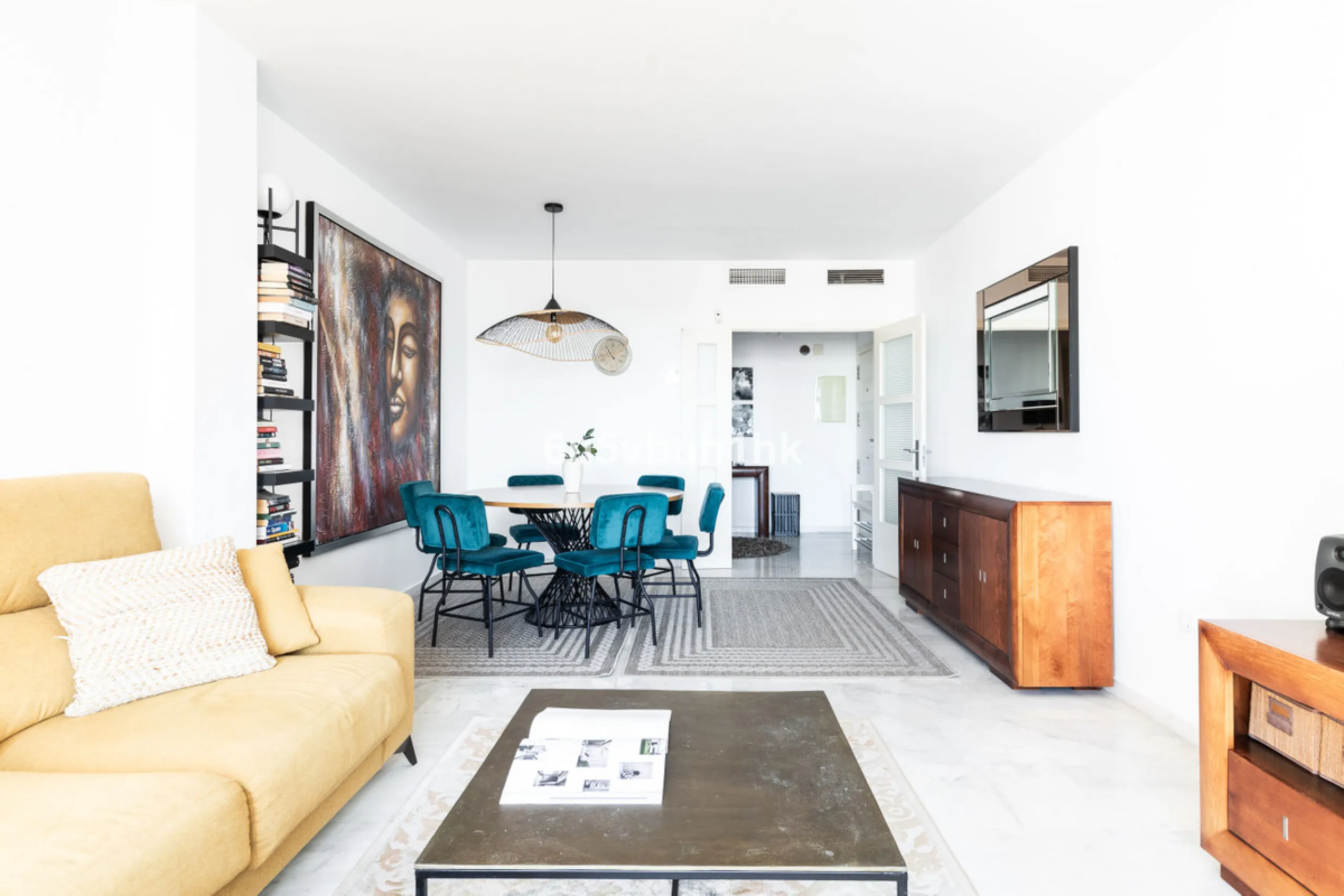 Set in the prestigious Torrequebrada area of Benalmádena, this refined penthouse offers an exceptional combination of elegance, privacy and an unrivalled coastal lifestyle, just moments from the Mediterranean.