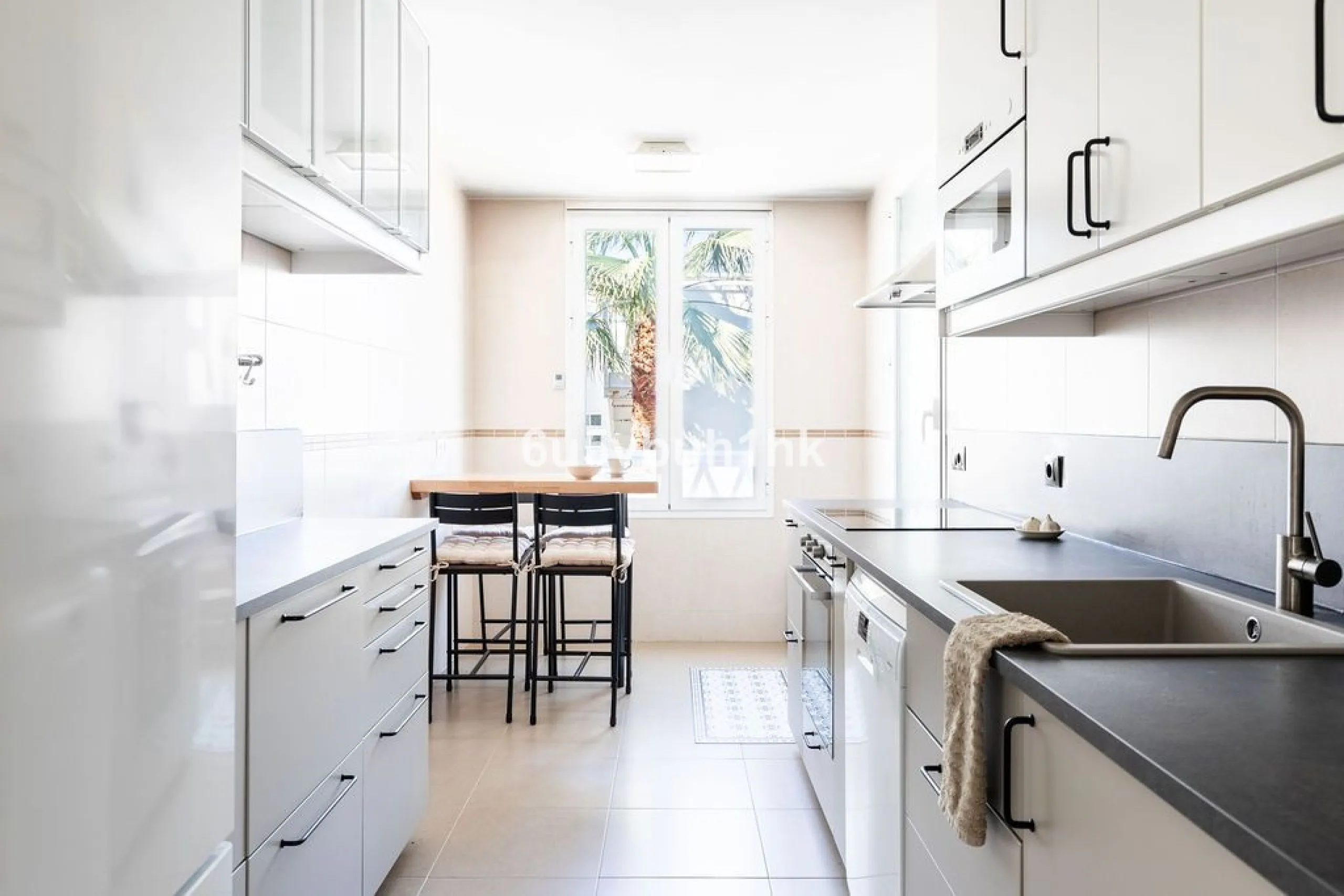 Set in the prestigious Torrequebrada area of Benalmádena, this refined penthouse offers an exceptional combination of elegance, privacy and an unrivalled coastal lifestyle, just moments from the Mediterranean.