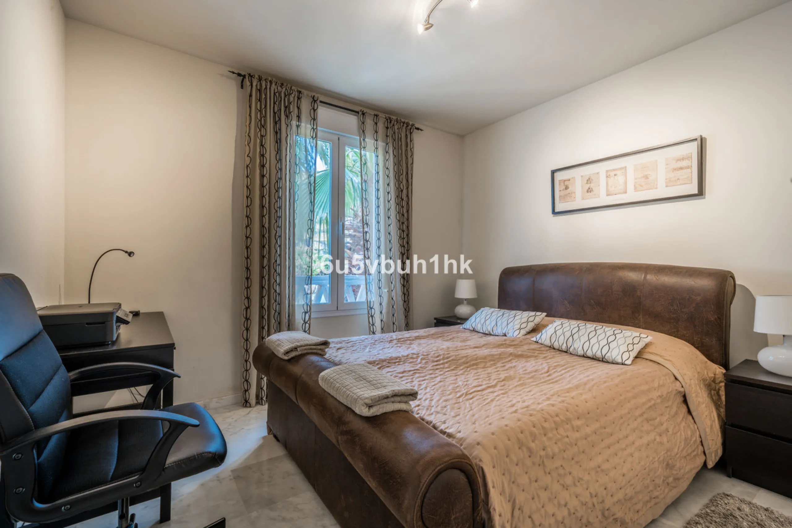 Set in the prestigious Torrequebrada area of Benalmádena, this refined penthouse offers an exceptional combination of elegance, privacy and an unrivalled coastal lifestyle, just moments from the Mediterranean.