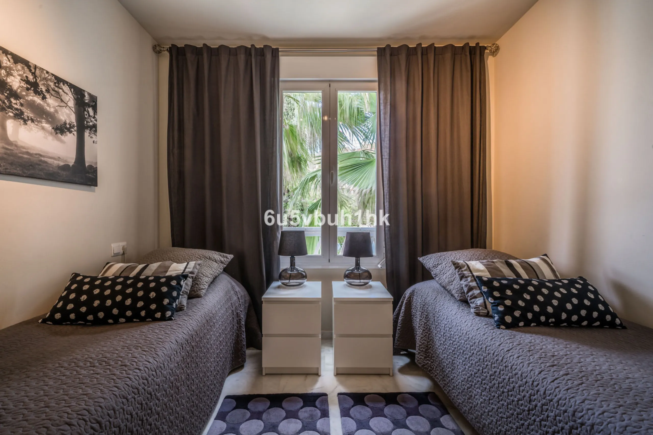Set in the prestigious Torrequebrada area of Benalmádena, this refined penthouse offers an exceptional combination of elegance, privacy and an unrivalled coastal lifestyle, just moments from the Mediterranean.