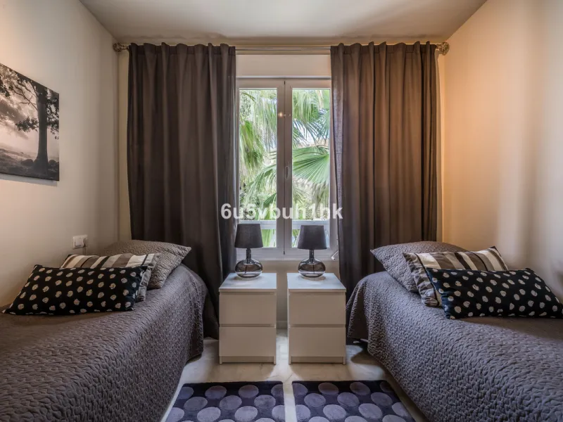Set in the prestigious Torrequebrada area of Benalmádena, this refined penthouse offers an exceptional combination of elegance, privacy and an unrivalled coastal lifestyle, just moments from the Mediterranean.