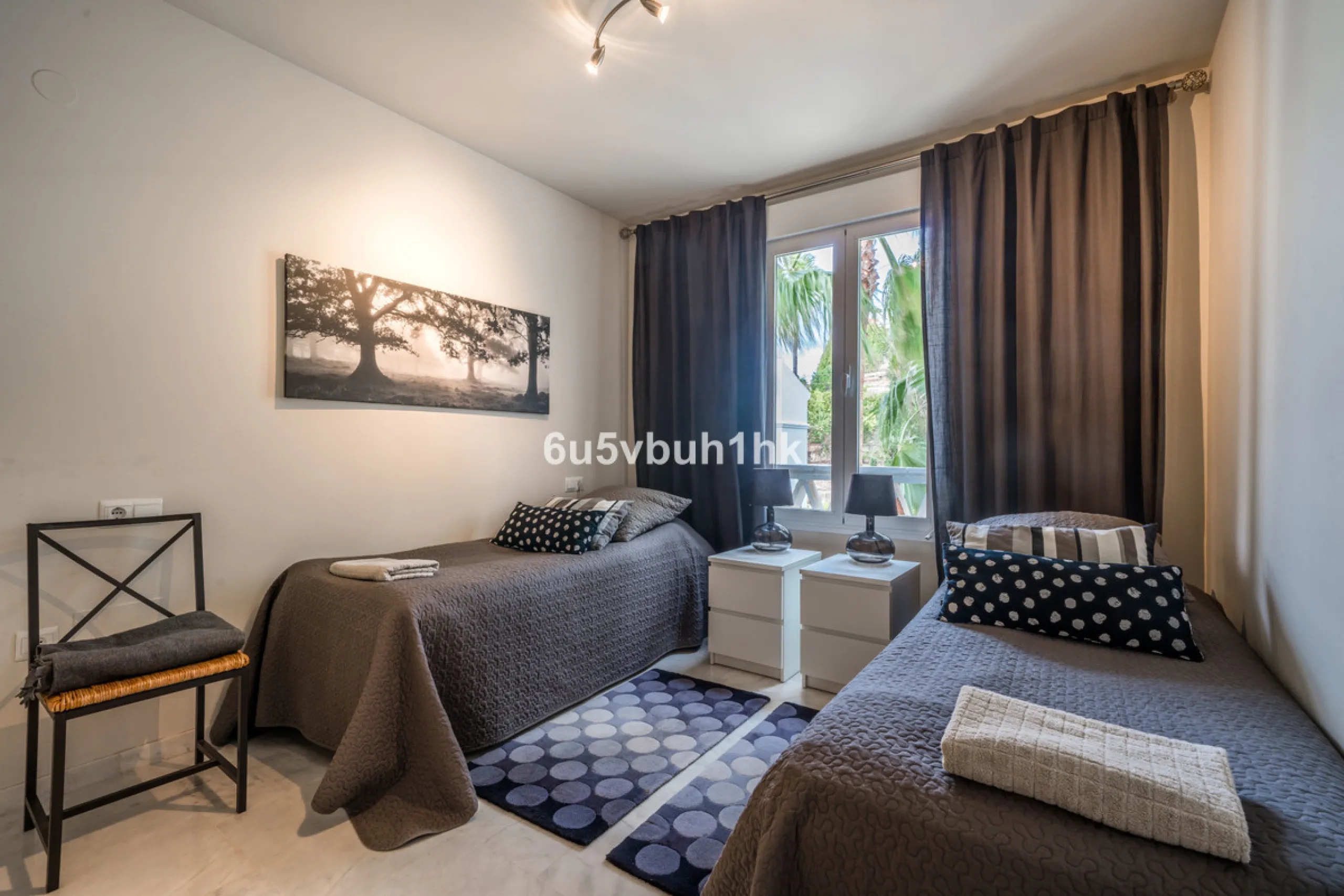 Set in the prestigious Torrequebrada area of Benalmádena, this refined penthouse offers an exceptional combination of elegance, privacy and an unrivalled coastal lifestyle, just moments from the Mediterranean.