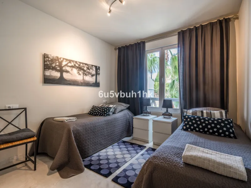 Set in the prestigious Torrequebrada area of Benalmádena, this refined penthouse offers an exceptional combination of elegance, privacy and an unrivalled coastal lifestyle, just moments from the Mediterranean.
