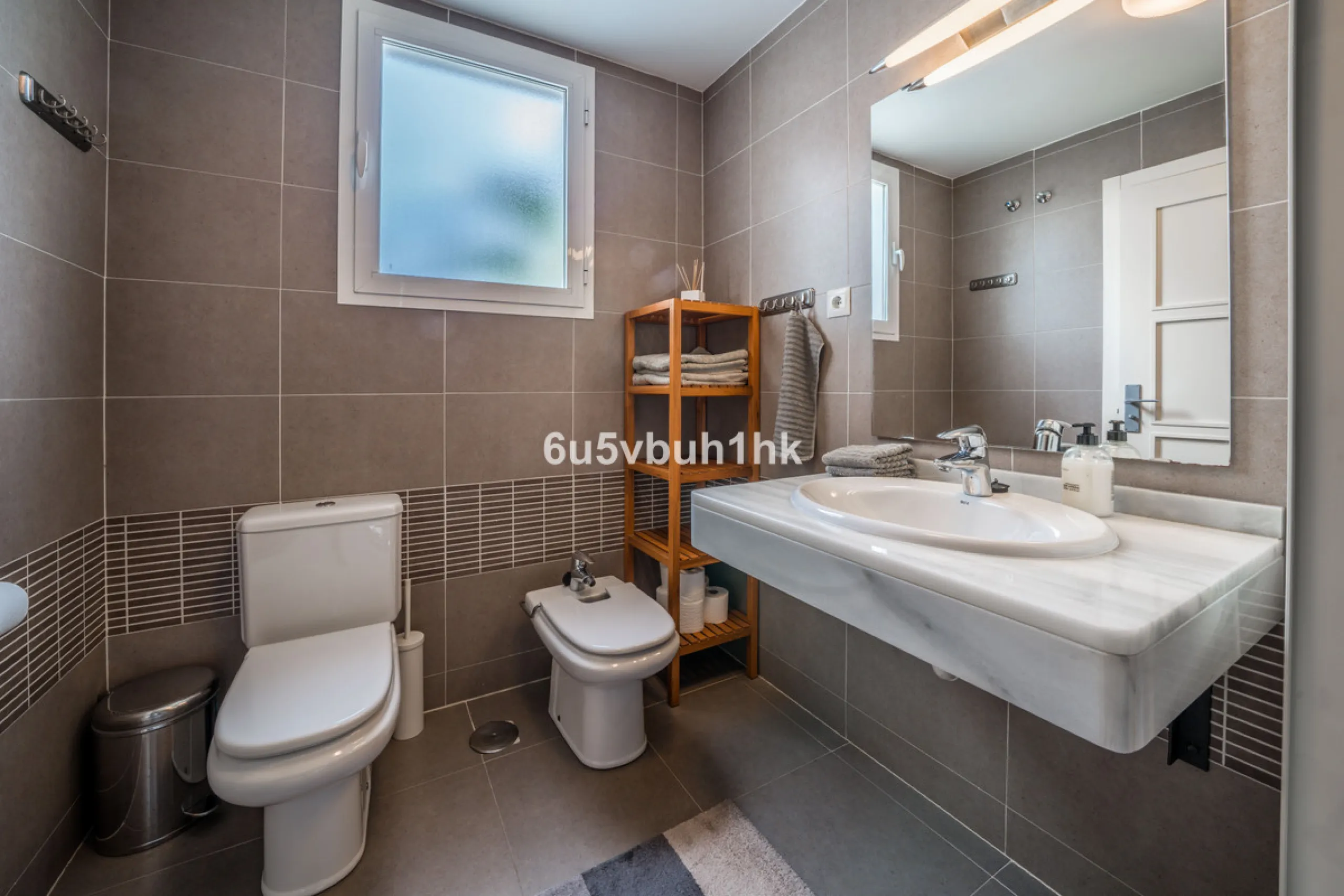 Set in the prestigious Torrequebrada area of Benalmádena, this refined penthouse offers an exceptional combination of elegance, privacy and an unrivalled coastal lifestyle, just moments from the Mediterranean.