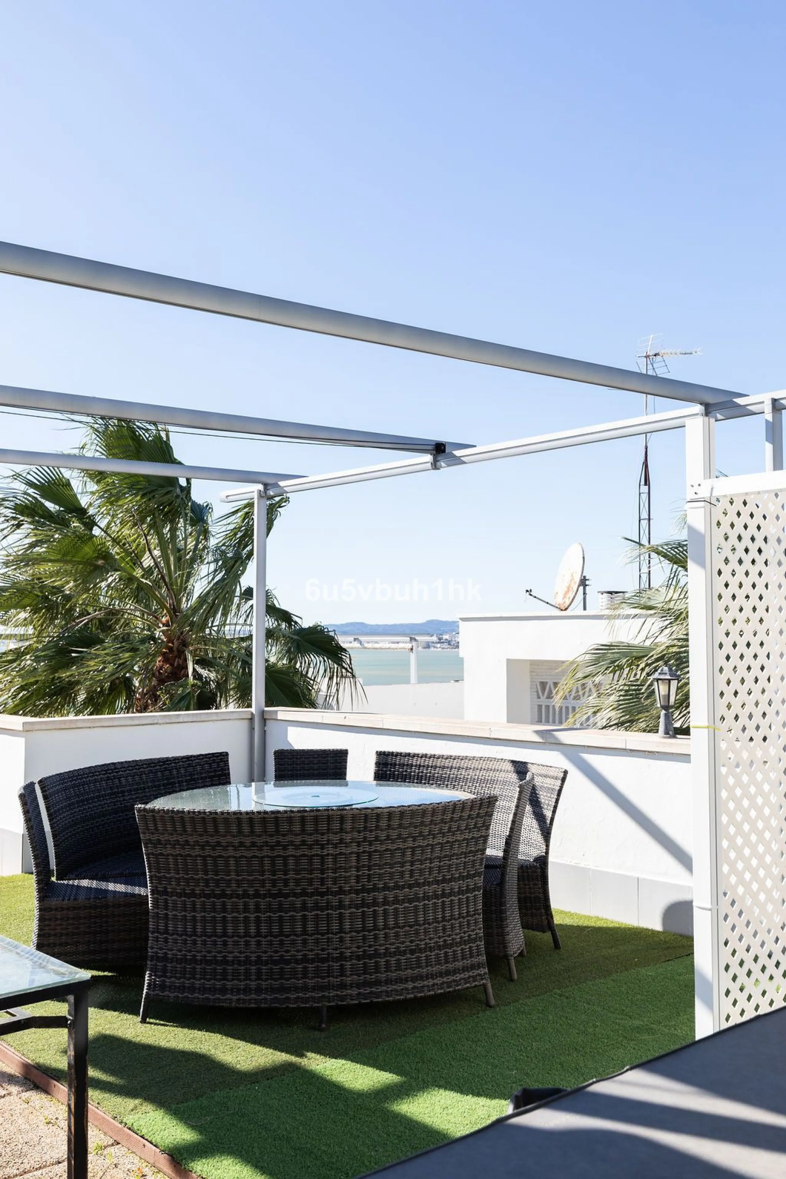 Set in the prestigious Torrequebrada area of Benalmádena, this refined penthouse offers an exceptional combination of elegance, privacy and an unrivalled coastal lifestyle, just moments from the Mediterranean.