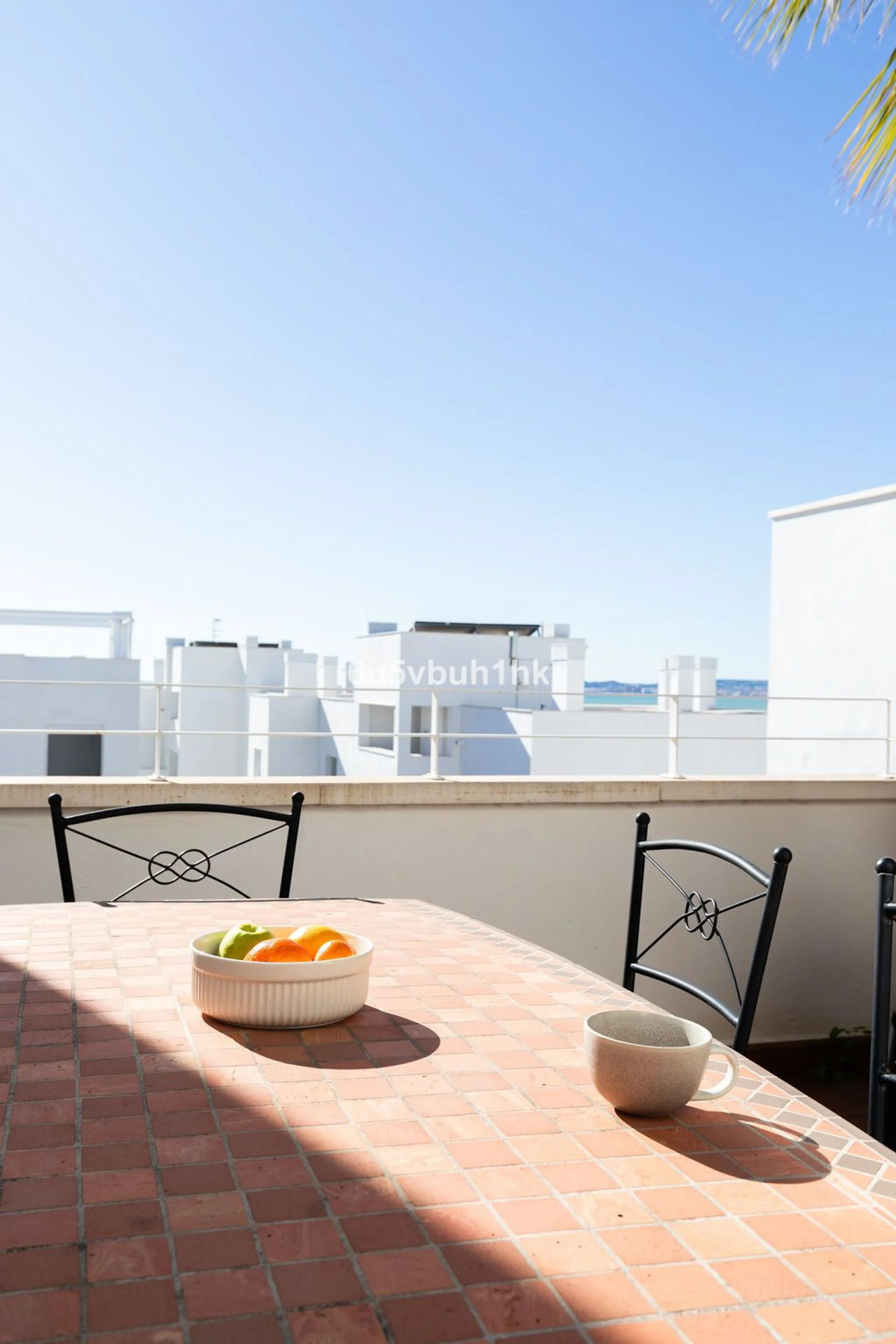 Set in the prestigious Torrequebrada area of Benalmádena, this refined penthouse offers an exceptional combination of elegance, privacy and an unrivalled coastal lifestyle, just moments from the Mediterranean.