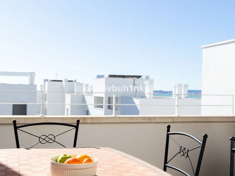 Set in the prestigious Torrequebrada area of Benalmádena, this refined penthouse offers an exceptional combination of elegance, privacy and an unrivalled coastal lifestyle, just moments from the Mediterranean.