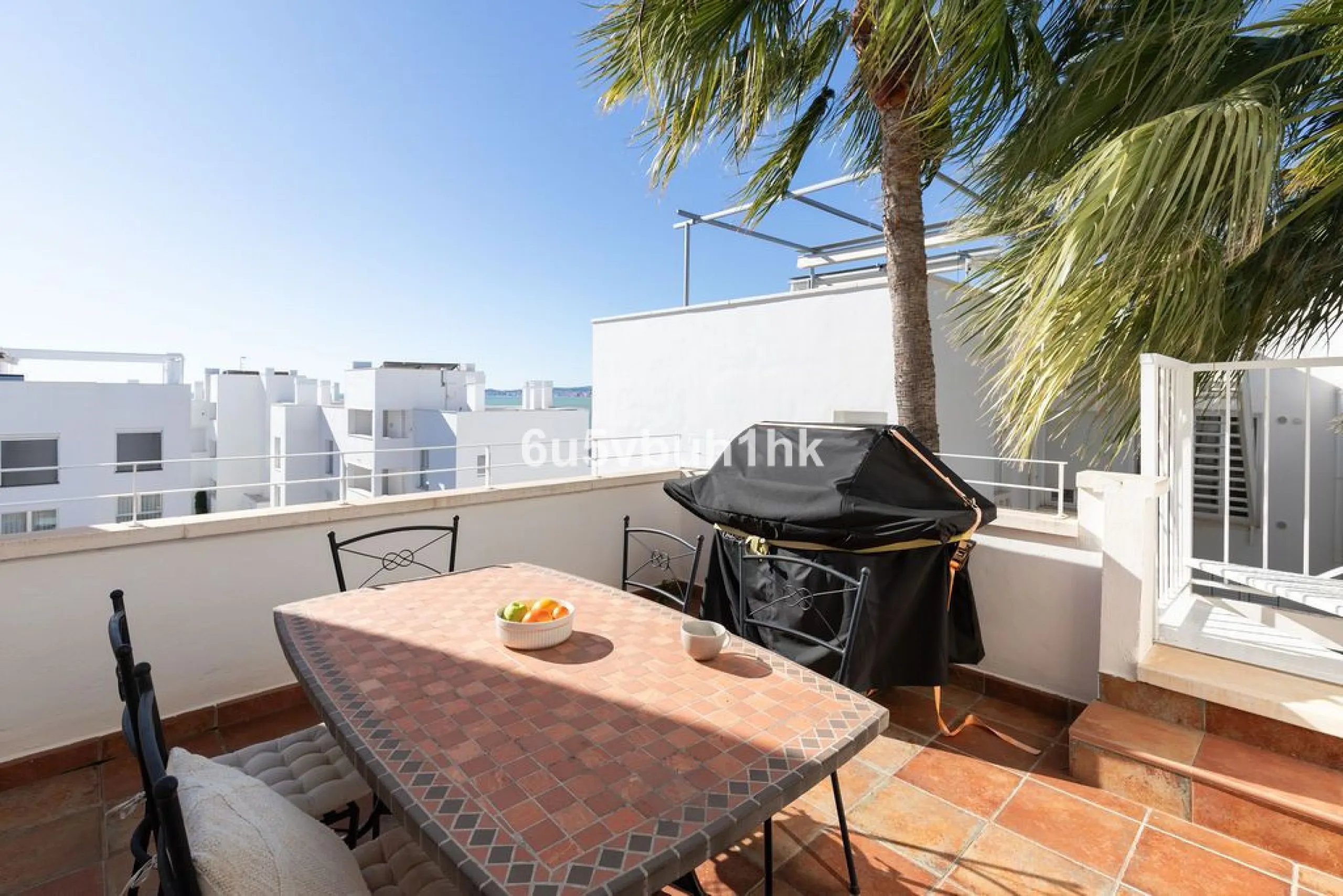 Set in the prestigious Torrequebrada area of Benalmádena, this refined penthouse offers an exceptional combination of elegance, privacy and an unrivalled coastal lifestyle, just moments from the Mediterranean.