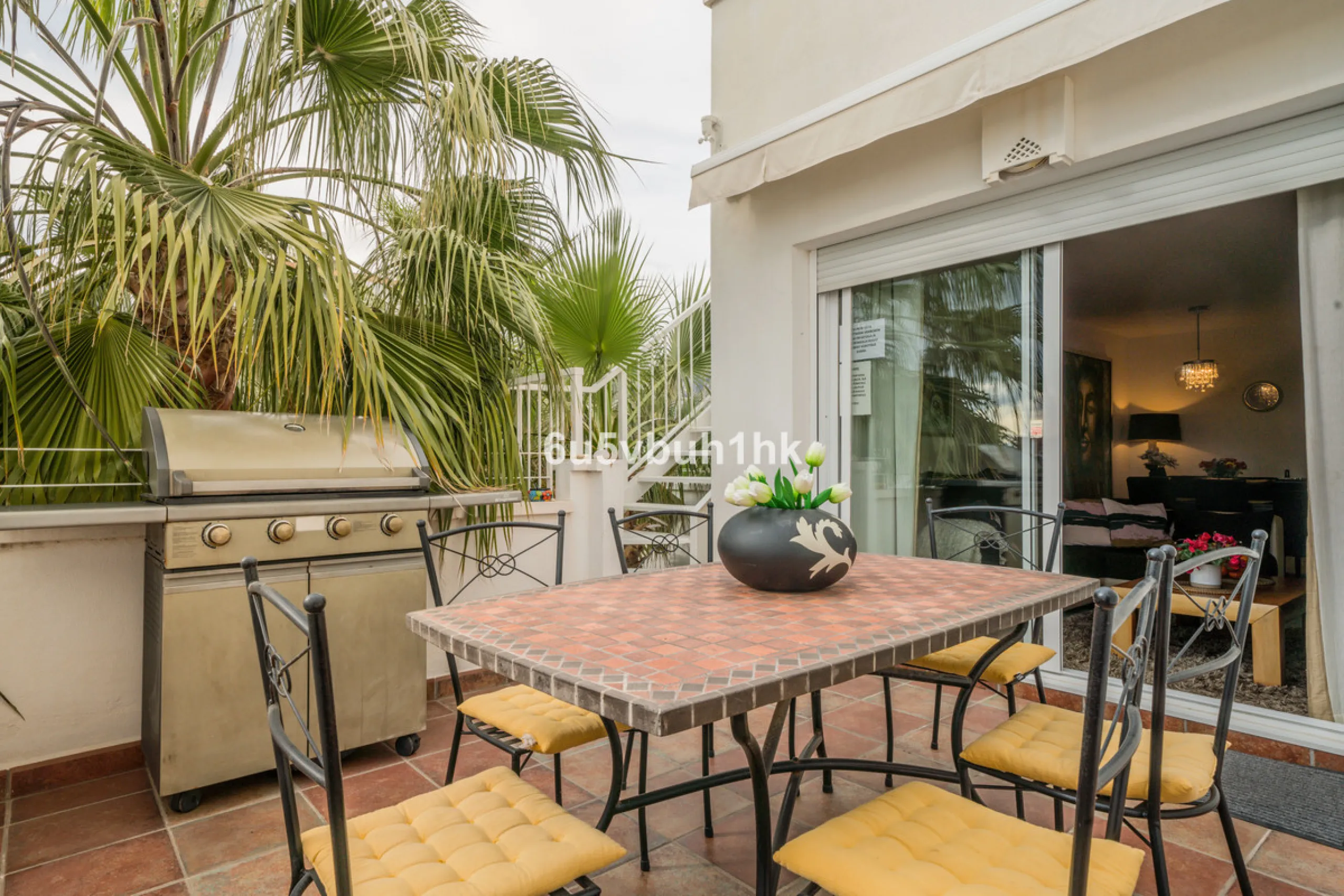 Set in the prestigious Torrequebrada area of Benalmádena, this refined penthouse offers an exceptional combination of elegance, privacy and an unrivalled coastal lifestyle, just moments from the Mediterranean.