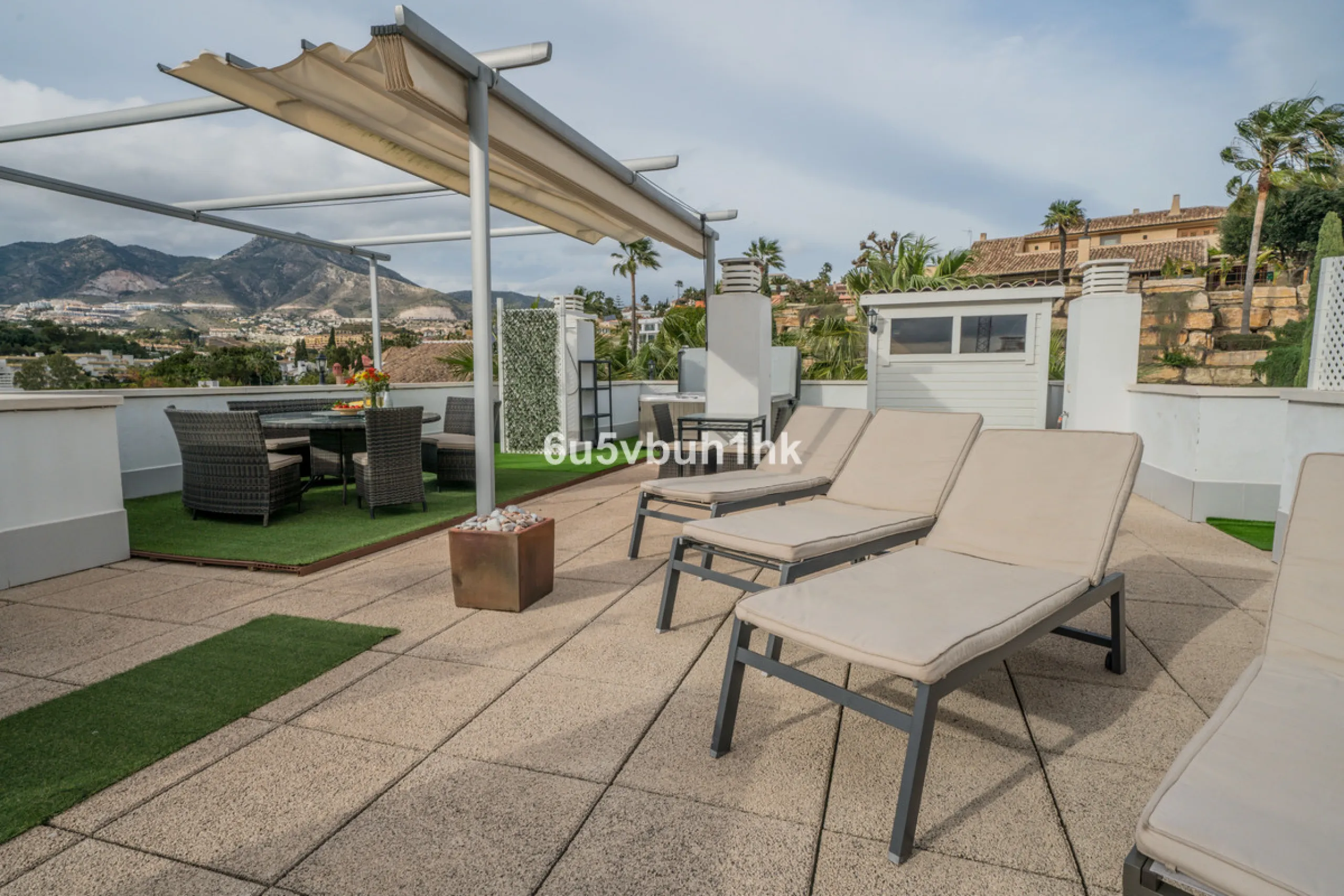 Set in the prestigious Torrequebrada area of Benalmádena, this refined penthouse offers an exceptional combination of elegance, privacy and an unrivalled coastal lifestyle, just moments from the Mediterranean.
