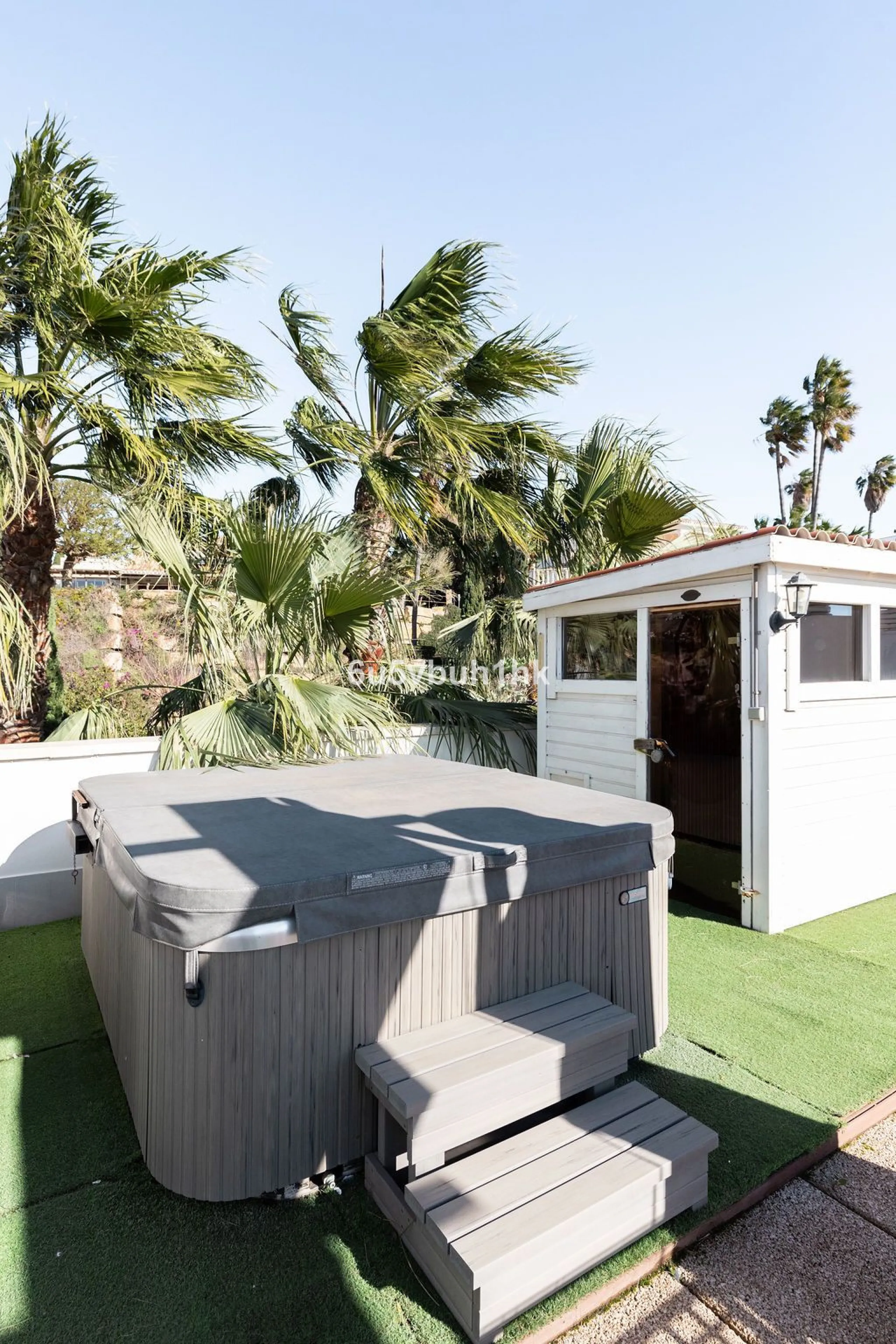 Set in the prestigious Torrequebrada area of Benalmádena, this refined penthouse offers an exceptional combination of elegance, privacy and an unrivalled coastal lifestyle, just moments from the Mediterranean.