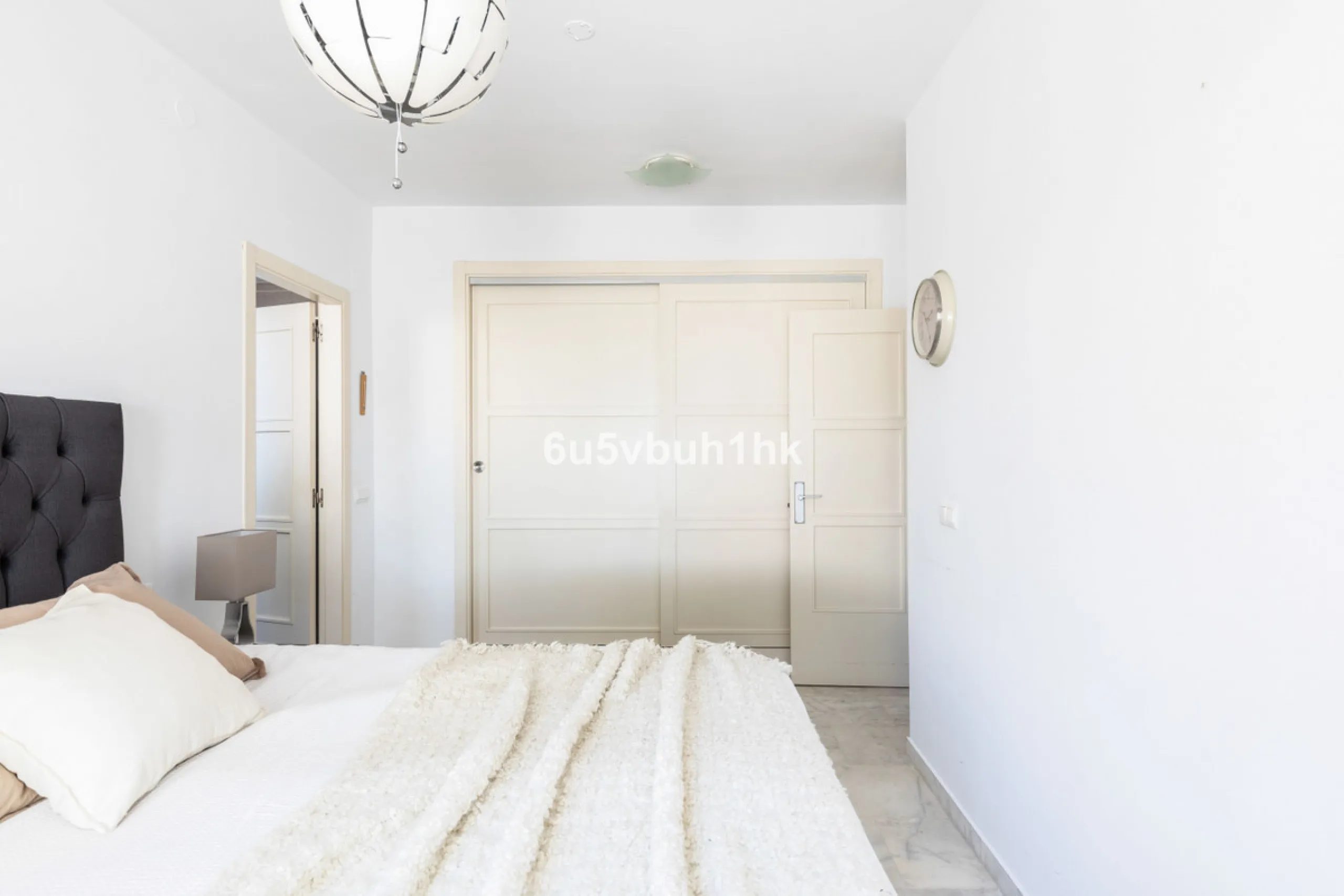 Set in the prestigious Torrequebrada area of Benalmádena, this refined penthouse offers an exceptional combination of elegance, privacy and an unrivalled coastal lifestyle, just moments from the Mediterranean.